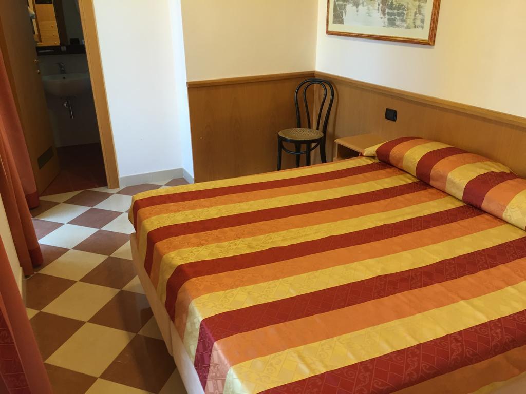 Hotel Fiorella Senigallia Pokoj fotografie