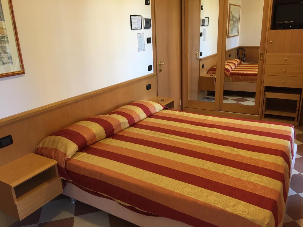 Hotel Fiorella Senigallia Pokoj fotografie